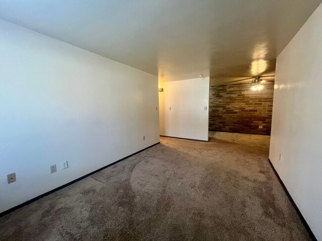Building Photo - 404 Kellywood Manor