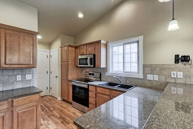 Building Photo - Don't Miss This Spacious Home in West Greeley