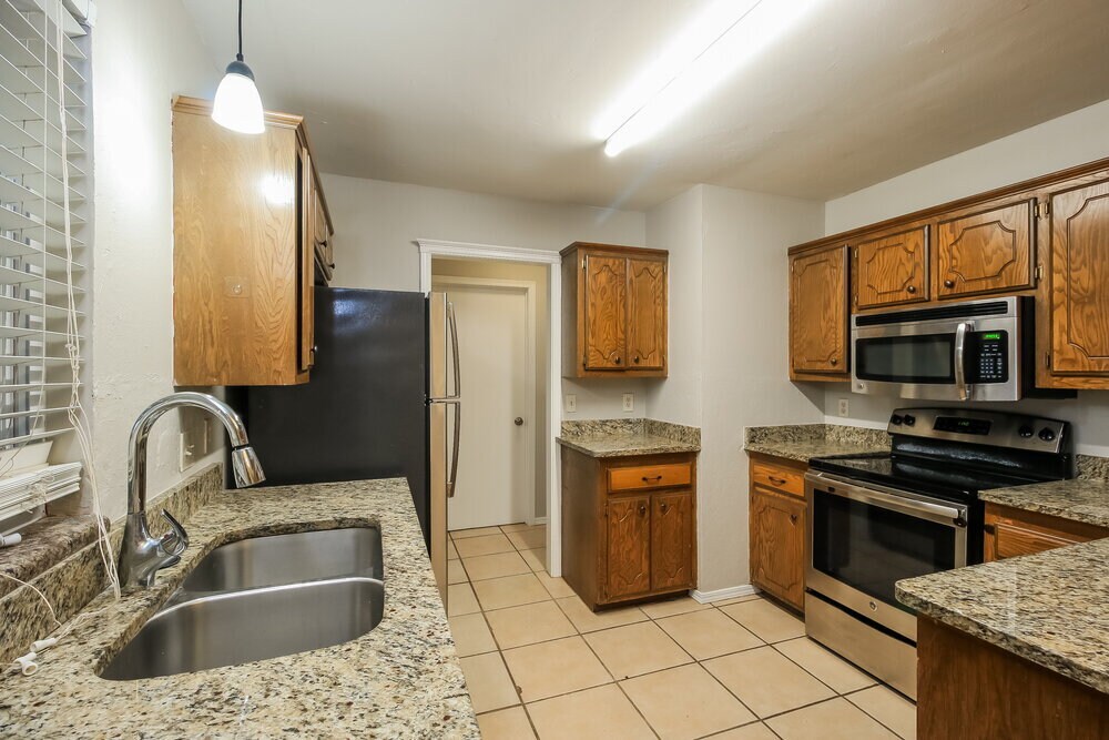 Building Photo - 8117 Turtle Dove Dr