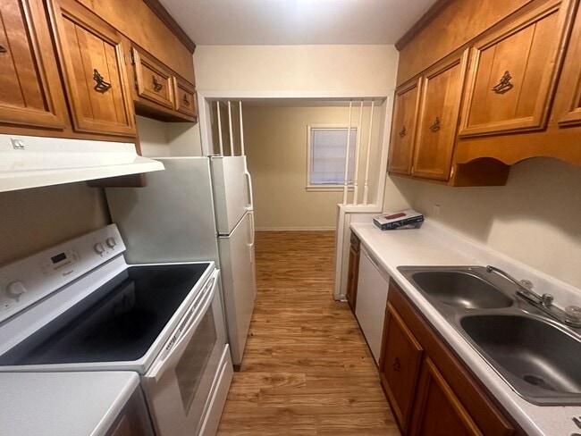 Building Photo - 2 Bedroom Duplex