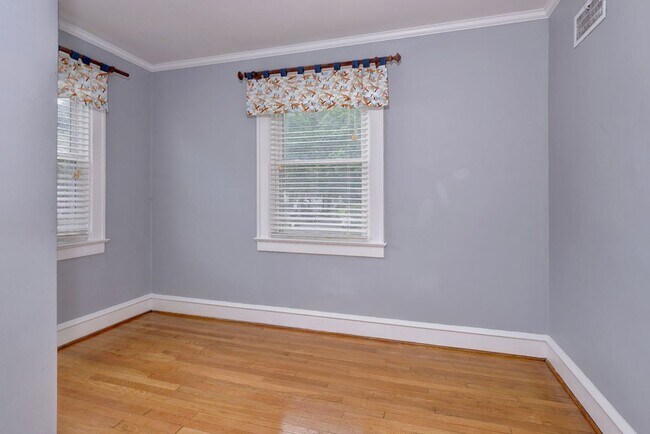 Building Photo - Delightful Home in Brandon Heights