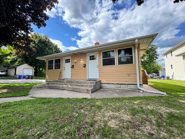 Building Photo - Rent Special!!! Rent Controlled - 3Bedroom Side by Side Duplex!