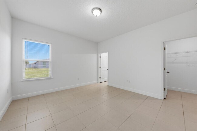Building Photo - 304 Begonia Ct