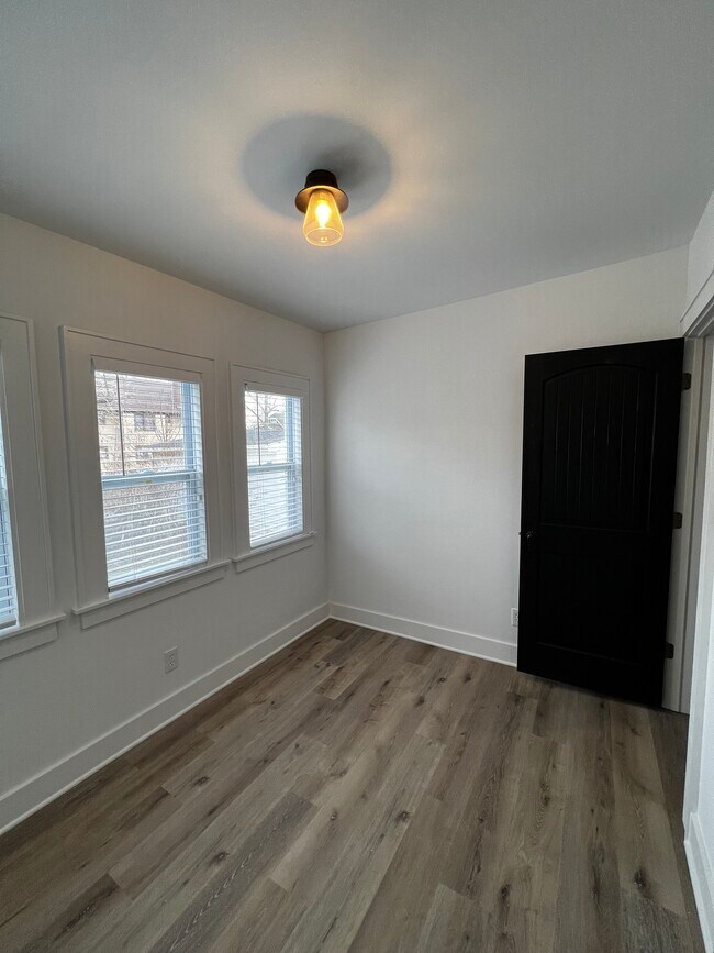 Building Photo - 2835 Avondale Ave