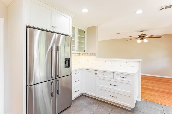Building Photo - 3 Bedroom Home In Desirable Lafayette!