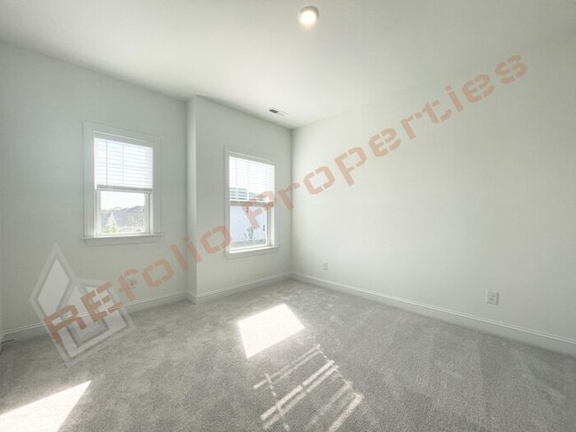 Building Photo - Beautiful Brand New 4 Bedroom, 3 Bathroom ...