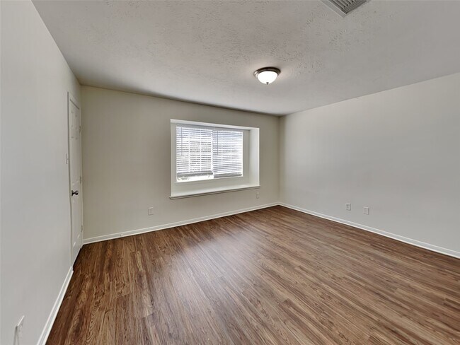 Building Photo - 16410 Tudor Point Ct