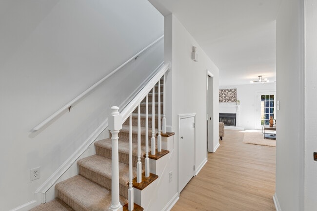 Building Photo - 9231 Kings Canyon Dr