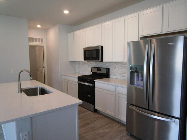 Building Photo - 8015 S Golden Bell Dr