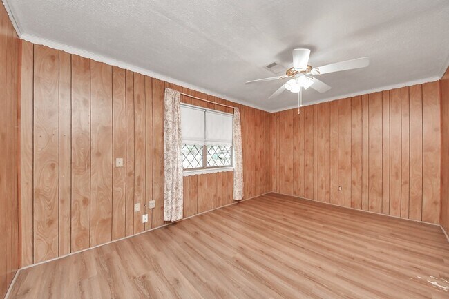 Building Photo - 535 Pampa St
