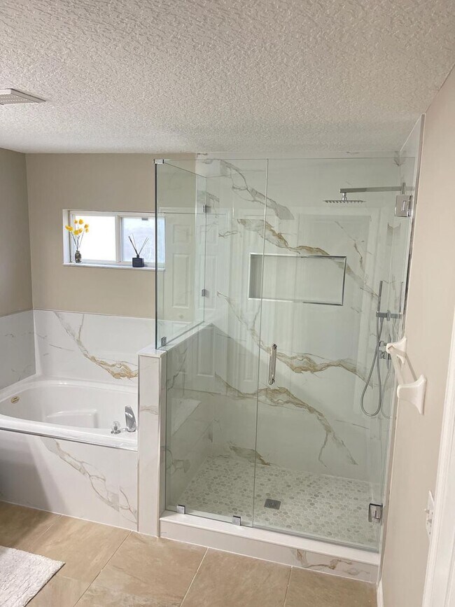 Building Photo - Lovely  3/2.5 Home w/ 2nd floor loft and f...