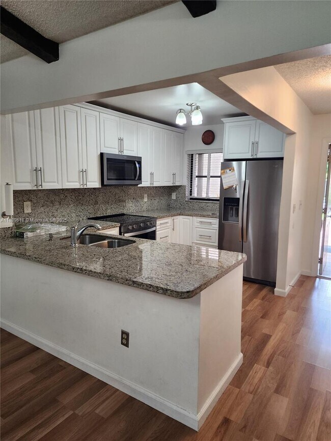 Building Photo - 8666 SW 114th Pl