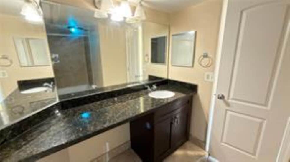 Building Photo - 2803 N Oakland Forest Dr