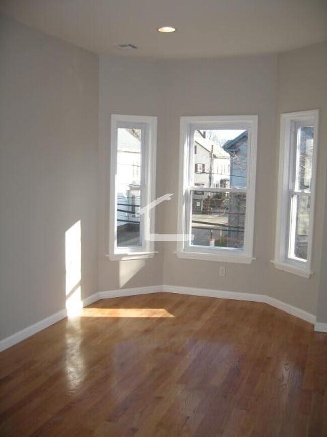 Building Photo - 9/1 Oversized, renovated 4BR/2BA in Allston, w/d in unit!