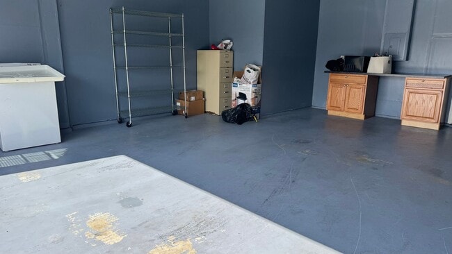 Building Photo - PENDING!