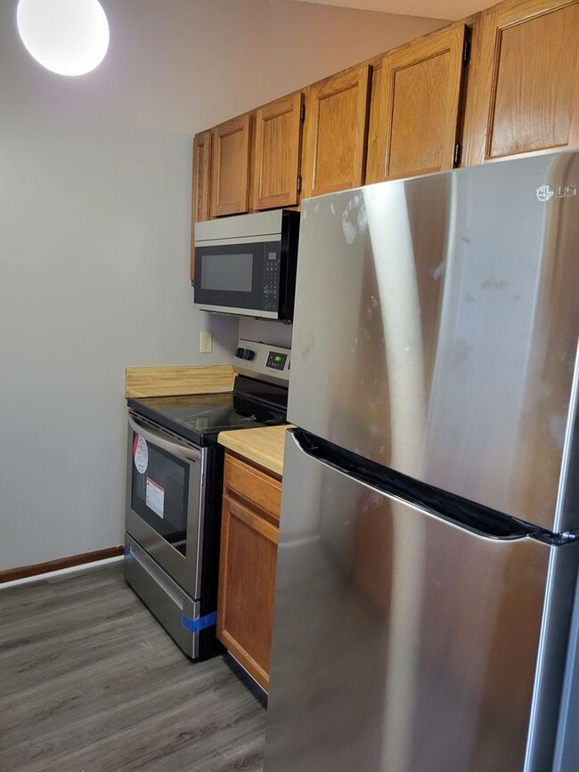 Building Photo - 1342 Independence Dr