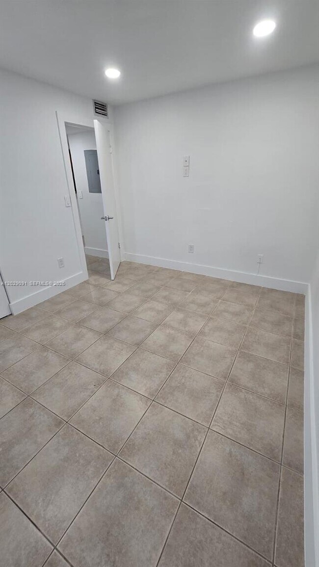 Building Photo - 6515 W 26th Dr