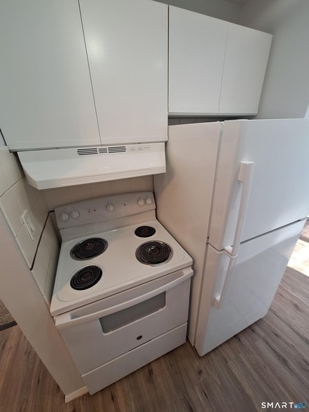 Primary Photo - 217 Hollister Ave