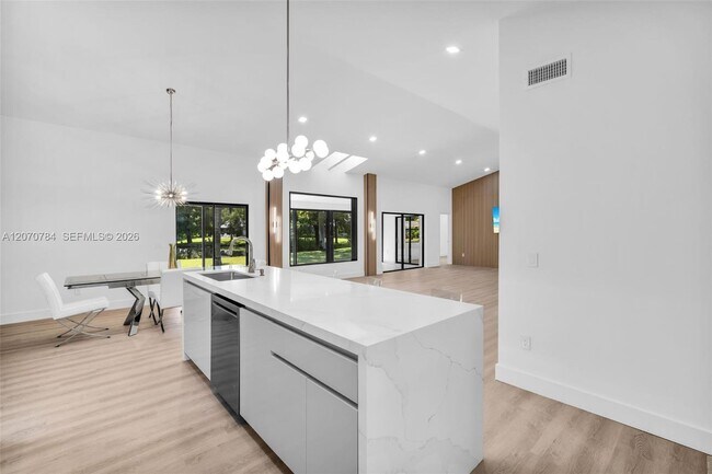 Building Photo - 16778 Willow Creek Dr