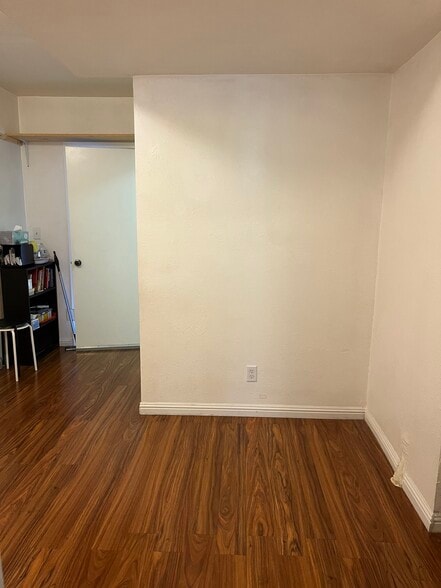 Building Photo - 16 Victoria St