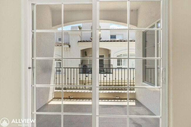 Building Photo - Rare 3-Story Hillcrest Townhome | 3BR/3BA ...