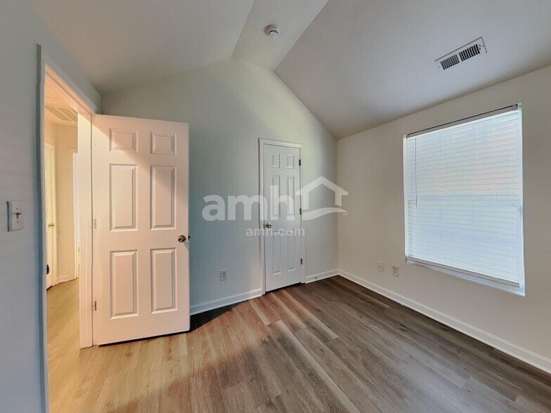 Building Photo - 5620 Bolitar Dr