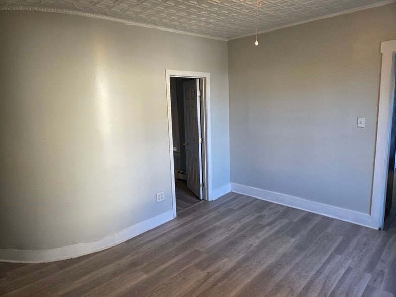 Building Photo - 5 Lafayette St