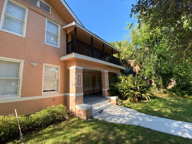 Building Photo - 520 Sul Ross St