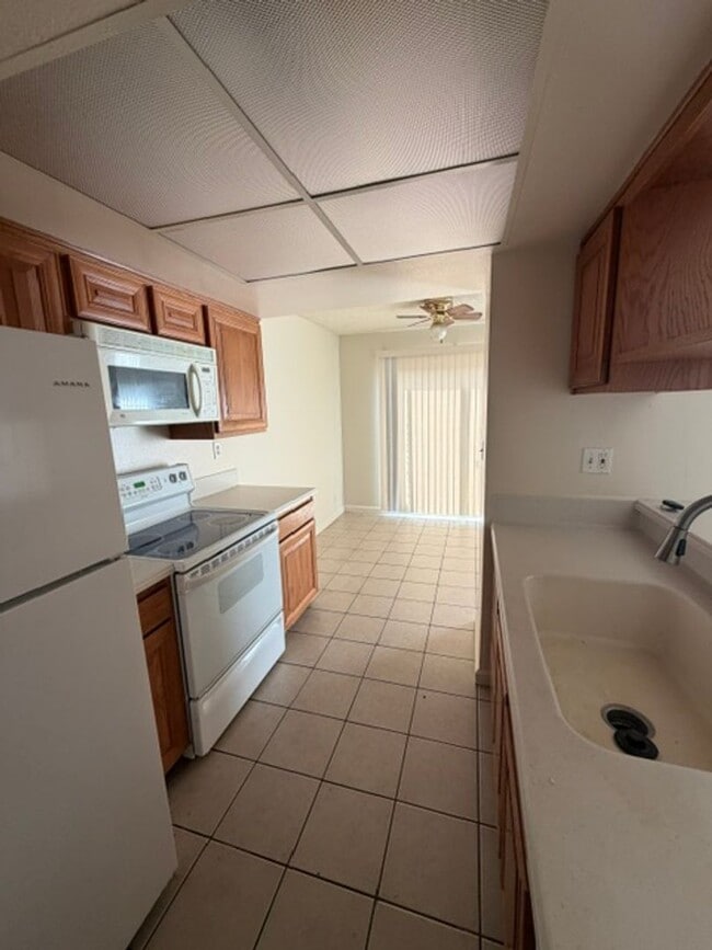 Building Photo - Beautiful 2 Bedroom and 2.5 Bathroom Condo $1,775.00