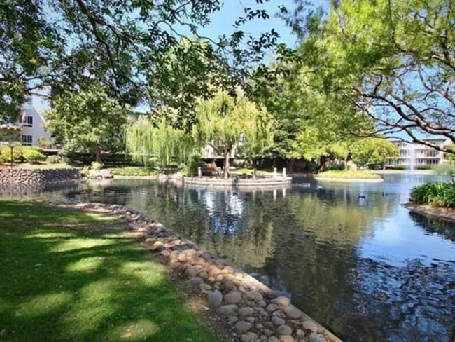 Building Photo - Pet friendly Woodlake townhouse