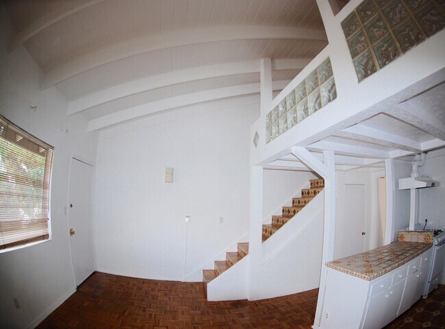 Building Photo - 1219 N Harper Ave