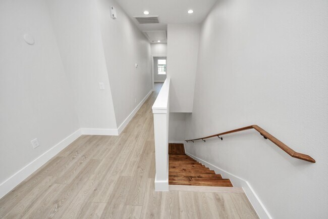 Building Photo - 8306 Comal St