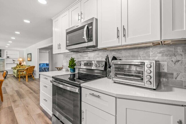 Building Photo - "Charming 3-Bedroom, 2.5-Bath Home Now Ava...