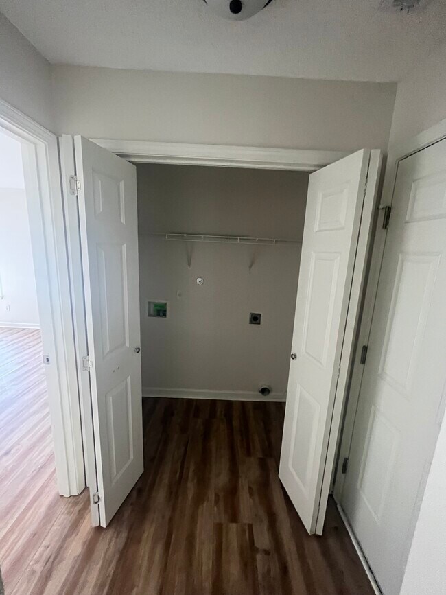 Building Photo - 6884 Seaside Dr