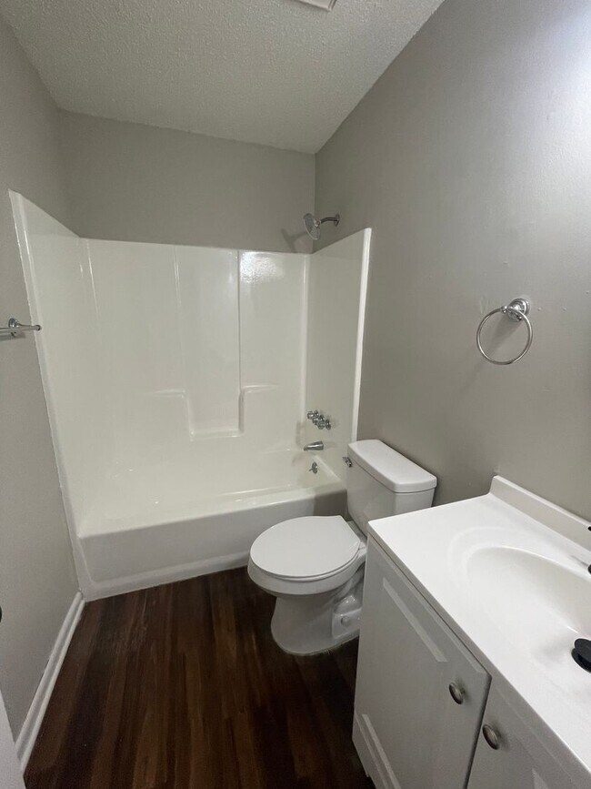 Building Photo - Totally Renovated 2 Bedroom Home Close to Downtown Nashville!