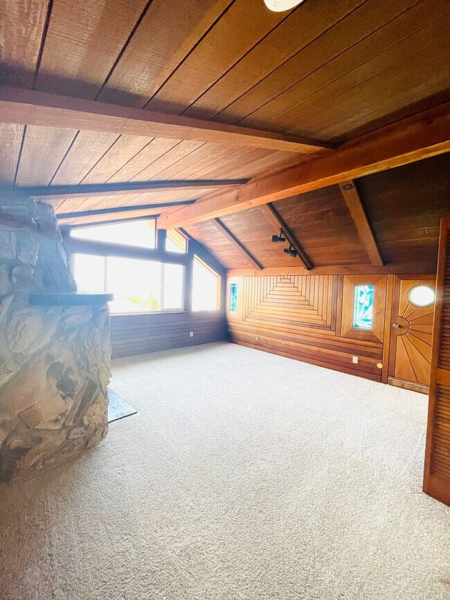 Building Photo - Coastal Living just step away from the BEACH~ Spacious - 3 story home with large living/dining ar...