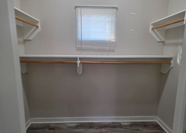 Building Photo - 205 Ivy Ln