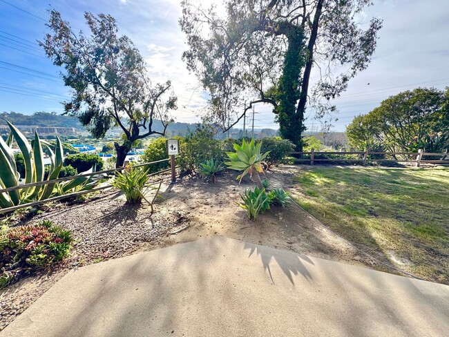 Building Photo - Mid-Century Townhome in Fashion/Mission Valley WEST! 3bd/2ba, garage, laundry, VIEW!