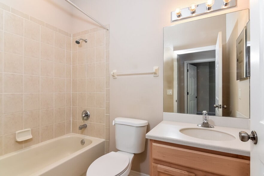 Building Photo - 2906 Copper Heigt Ct