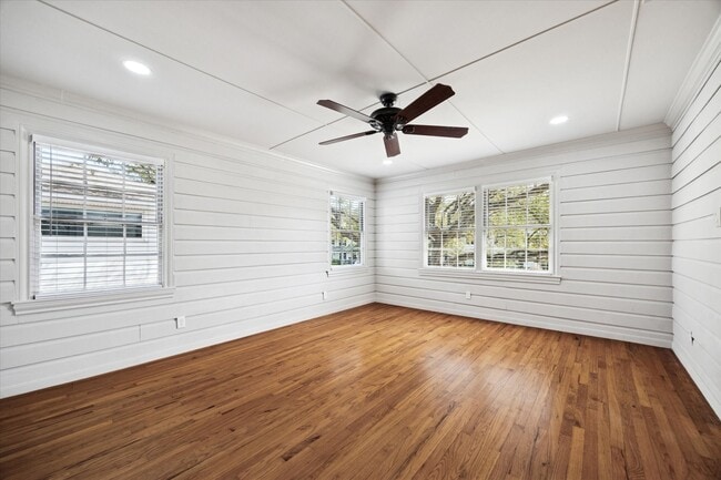 Building Photo - 2506 Avalon Pl