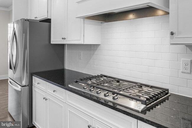 Building Photo - 1705 Water Xing Rd