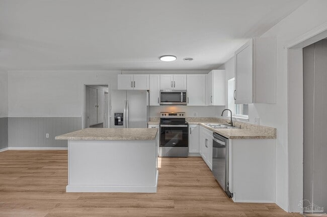 Building Photo - 3211 Torres Ave