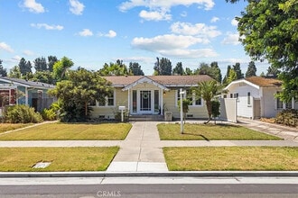 Building Photo - 228 Jacaranda Pl