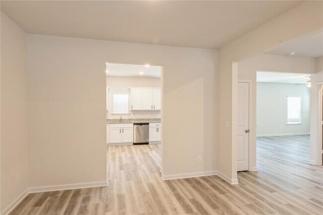 Building Photo - 625 Mackenzie Cv
