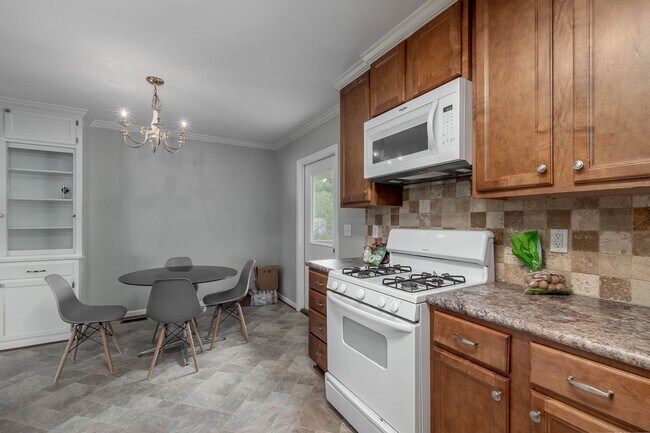 Building Photo - Fall '24 - Close to campus - 3 bed/2 bath ...