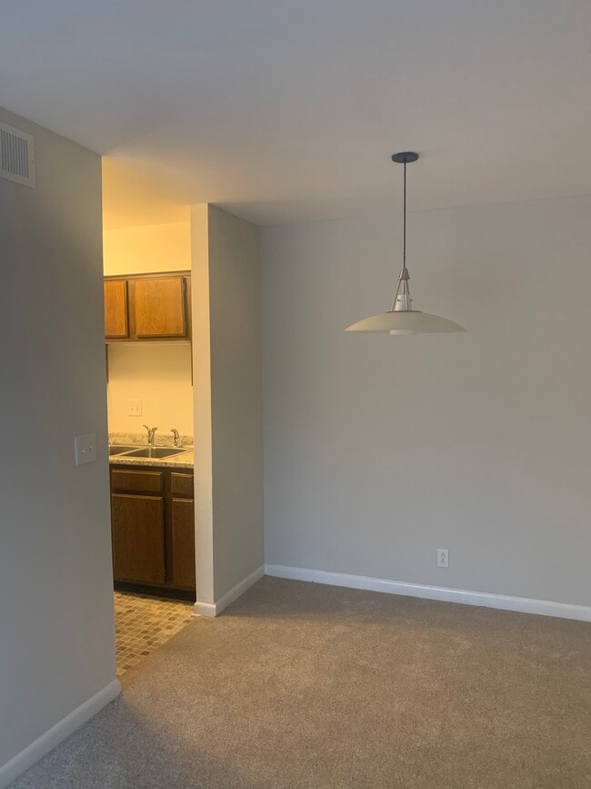 Building Photo - 420 Walton Ln