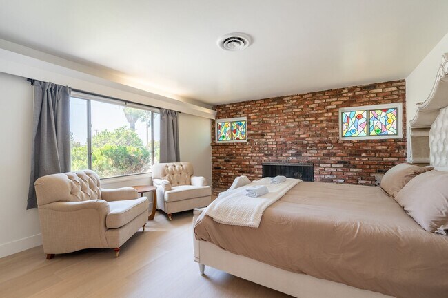 Building Photo - Relaxing 4BR Family Home Near Attractions ...