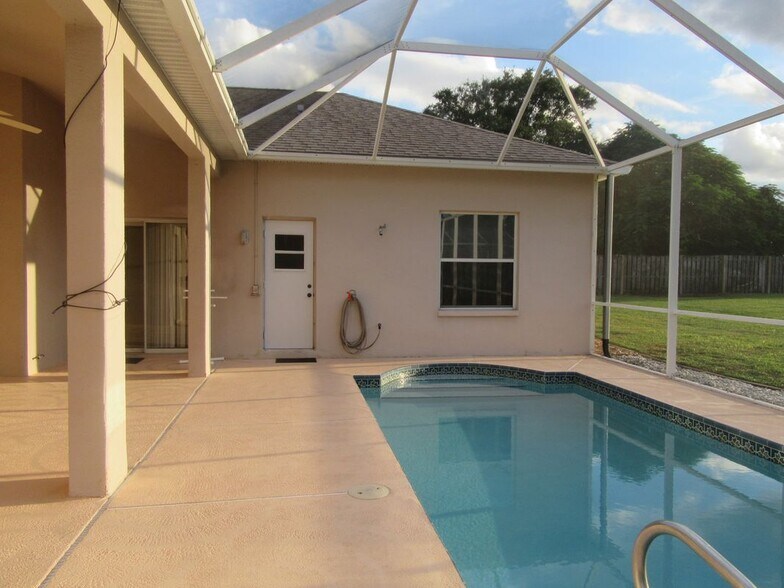 Building Photo - 1804 Abbeyridge Dr