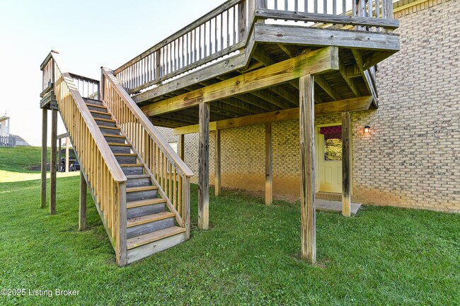 Building Photo - 220 Rockcrest Way