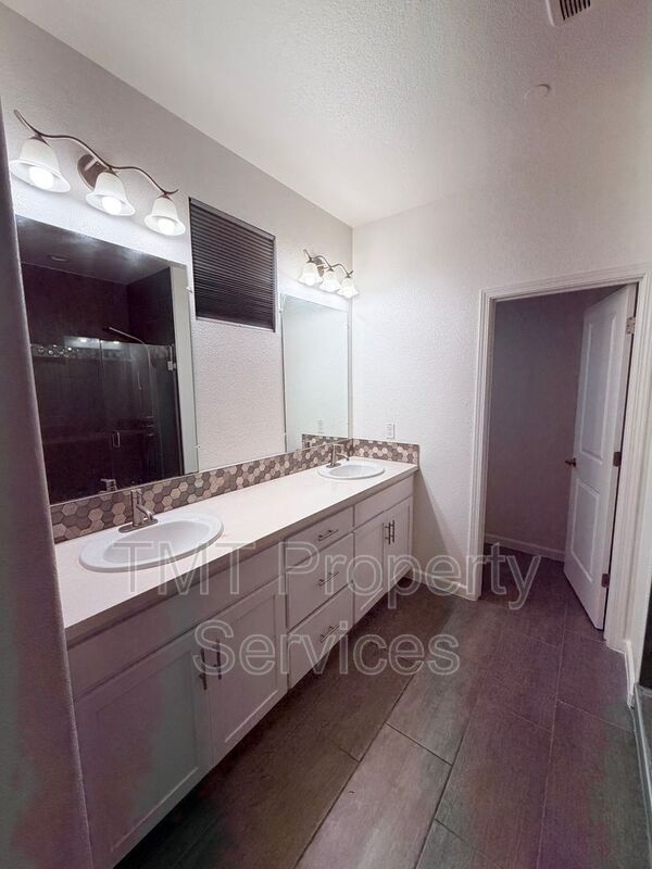 Building Photo - 939 Dixieanne Ave